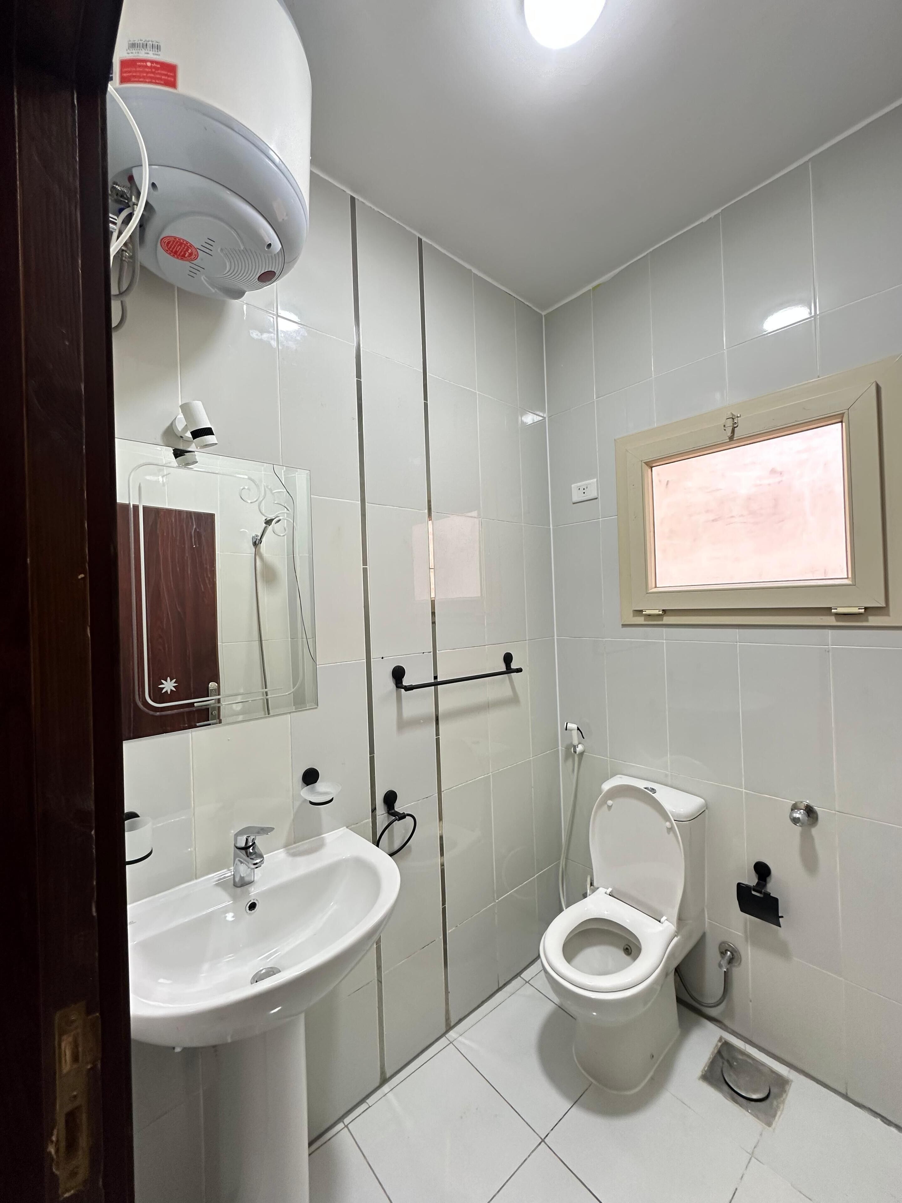 Economy Apartment | Bathroom | Hair dryer, towels, soap, shampoo