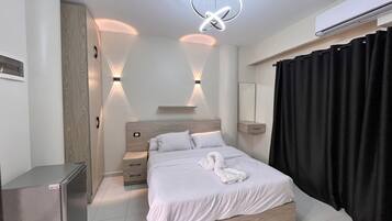 Desk, laptop workspace, free WiFi