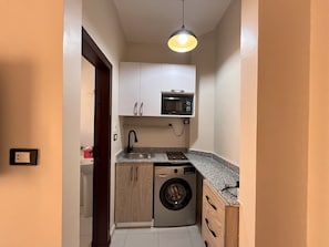 Full-sized fridge, microwave, stovetop, cookware/dishes/utensils