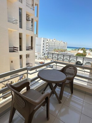 Studio Apartment with Balcony R-219 | Terrace/patio