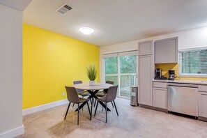 Dining - 3 Mi to The Woodlands: Warm & Welcoming Home! (Spring)