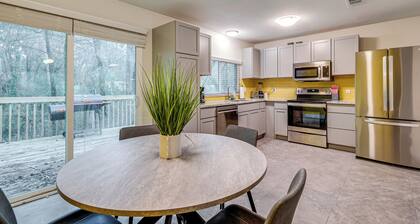 3 Mi to The Woodlands: Warm & Welcoming Home!