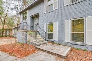 Exterior detail - 3 Mi to The Woodlands: Warm & Welcoming Home! (Spring)
