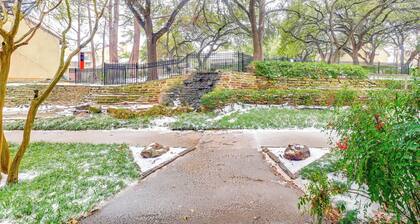12 Mi to Downtown Dallas: Irving Condo w/ Balcony