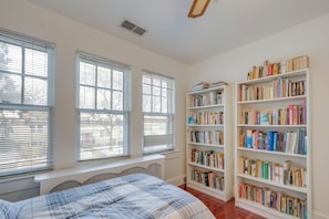 2 Schlafzimmer, Schreibtisch, Bügeleisen/Bügelbrett, Internetzugang