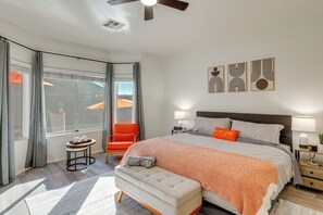 3 slaapkamers, een bureau, een strijkplank/strijkijzer, reisbedje