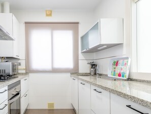 KylskÄp, mikrovÄgsugn, ugn och diskmaskin