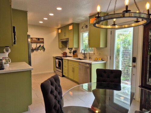 Pu'uwai Place in the heart of Volcano Village