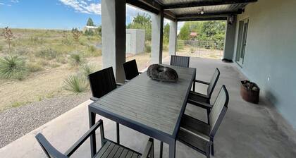Big Sky Marfa - Quiet, Spacious Adobe with Spectacular WtX Views!