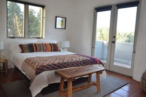 3 slaapkamers, een strijkplank/strijkijzer, reisbedje, gratis wifi