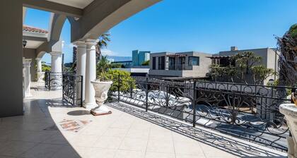 Sunset beach holiday home/Pauline's entire villa
is a taste of luxury.