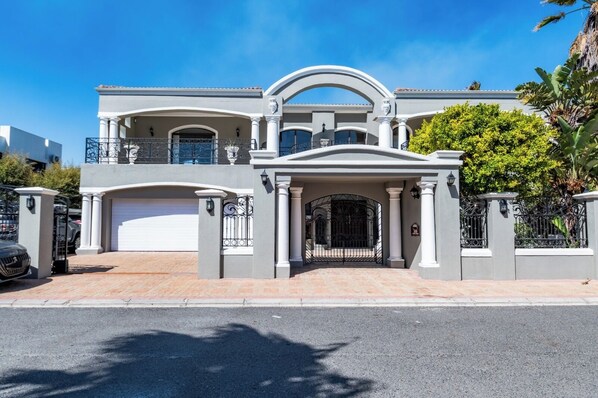 Exterior - Sunset beach holiday home/Pauline's entire villa 
 is a taste of luxury. (Cape Town)