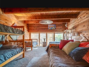 2 quartos, ferros/tábuas de passar roupa, Wi-Fi, roupa de cama