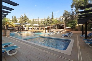 Pool - Apartment 'Sun and Serenity' with Shared Pool, Shared Garden and Wi-Fi (Albufeira)