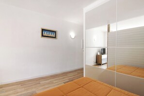 1 quarto, Wi-Fi de cortesia, roupa de cama