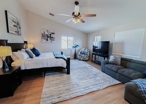 3 habitaciones, tabla de planchar con plancha, cuna de viaje y wifi 