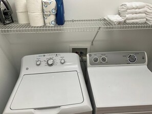 Interior - Myrtlewood 2-bedroom condo accepting pets. Pool in the backyard (Myrtle Beach)