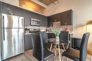 Dining - McCormick Place 2b/2b family unit with optional parking for up to 8 guests (Chicago)
