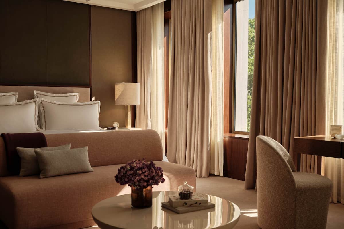 Grand Premier Grosvenor Suite | 1 bedroom, premium bedding, free minibar, in-room safe