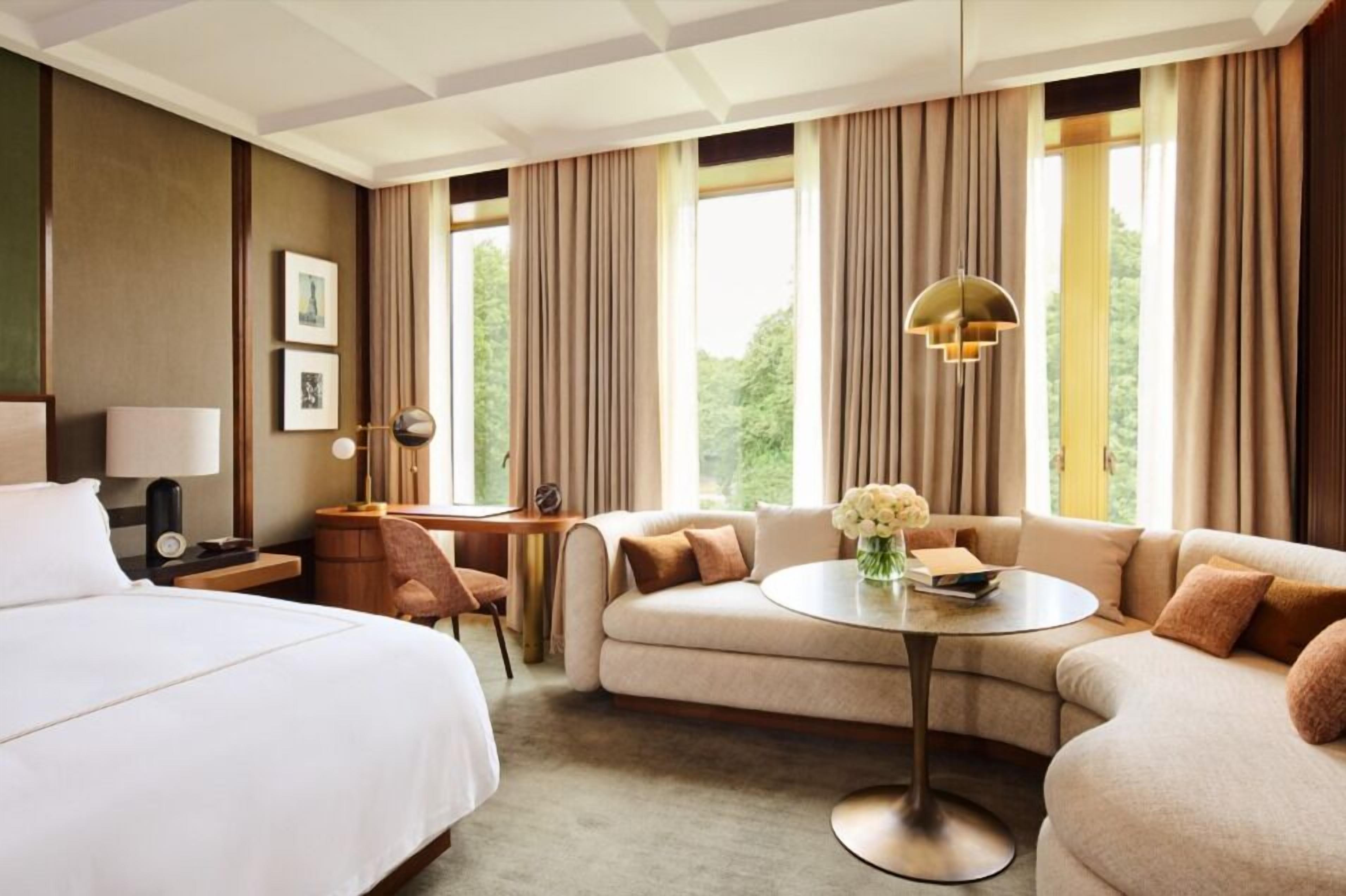 Premium bedding, free minibar, in-room safe, desk