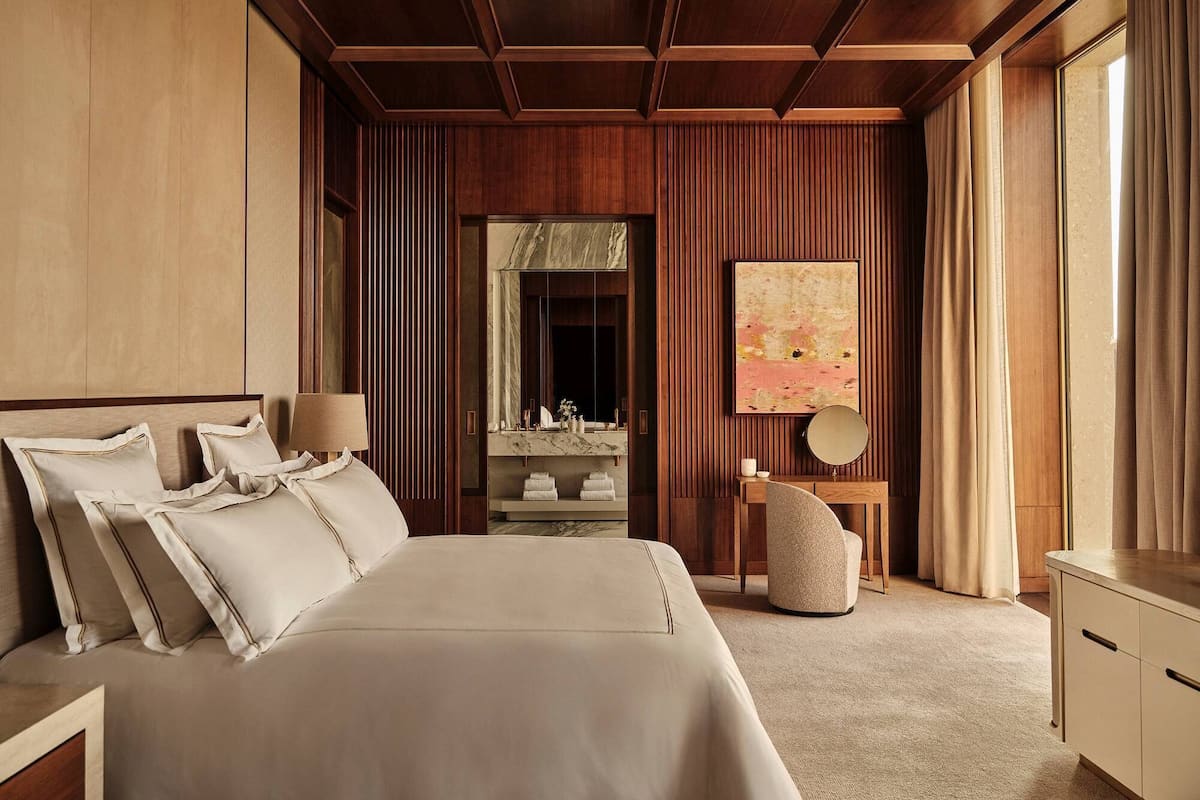 Premium bedding, minibar (free items), in-room safe, desk