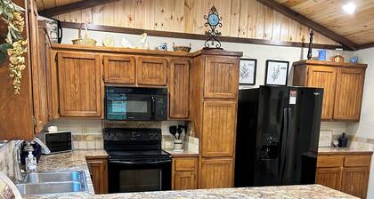 Shady Pines Cottage; A Charming 2-Bedroom Cottage. Pet-Friendly!