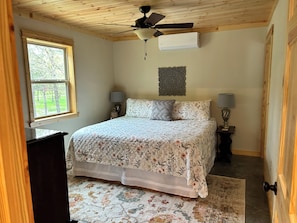 2 bedrooms, iron/ironing board, travel cot, free WiFi