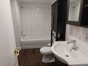 Jetted tub, hair dryer, bidet, towels