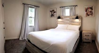 Harris House - Blocks away from quaint downtown Oneonta, Shopping and Food