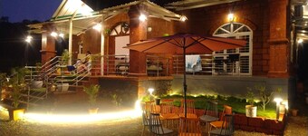 Luxurious 5-bedroom villa in Mahabaleshwar with AC, WiFi
