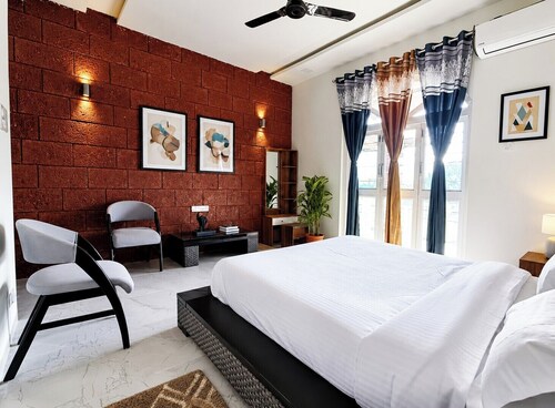 SK Brownstone Villa Mahableshwar Luxurious 5-bedroom villa with AC, WiFi