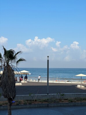 Sports court - Beach front  2-bedroom with Water View in Tel Aviv-Yafo (Tel Aviv-Yafo)