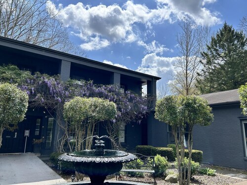 Luxury Hot tub Suite w/ In-Room Hot Tub & King Bed 1BR, 1BA