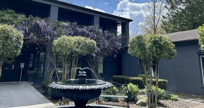 Luxury Hot tub Suite w/ In-Room Hot Tub & King Bed 1BR, 1BA