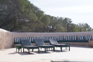 Außenpool, Sonnenschirme