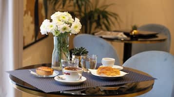 Desayuno típico de la región gratuito y diario