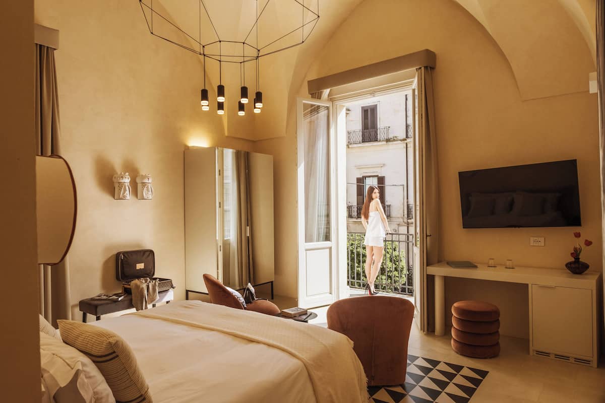 Ropa de cama de alta calidad, cubrecamas y minibar