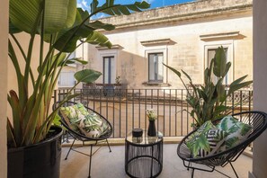 Deluxe Double Room, City View | Terrace/patio - Palazzo Paisiello - Luxury Rooms Lecce (Lecce)
