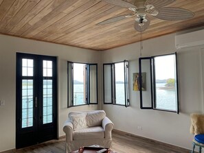 Living area - Charming 2-bedroom, 2.5 bath Over-water House on Secluded Beach! (Boca Chica)