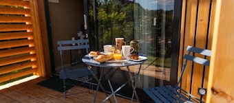 Atypical and sunny chalet 30min Paris - 5min transport - terrace and garden