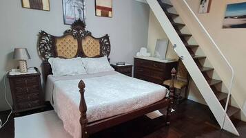2 bedrooms, iron/ironing board, internet, bed sheets