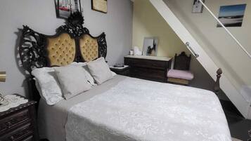 2 dormitoris, planxa i posts de planxar, Internet i roba de llit