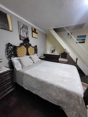 2 bedrooms, iron/ironing board, internet, bed sheets