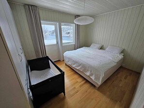 3 soverom, strykejern/-brett, reiseseng for barn og wi-fi