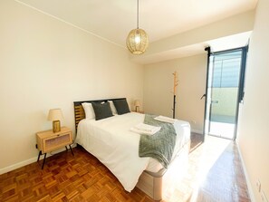 3 bedrooms, iron/ironing board, Internet, bed sheets