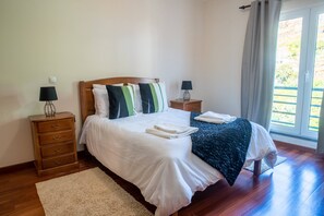 1 bedroom, iron/ironing board, internet, bed sheets