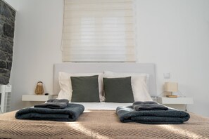 Iron/ironing board, Internet, bed sheets