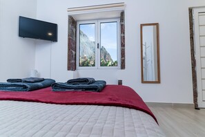 Bügeleisen/Bügelbrett, Internetzugang, Bettwäsche