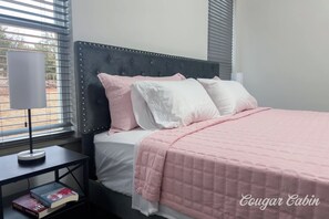 3 habitaciones, escritorio, tabla de planchar con plancha y wifi gratis