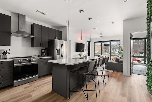 Fridge, microwave, oven, stovetop